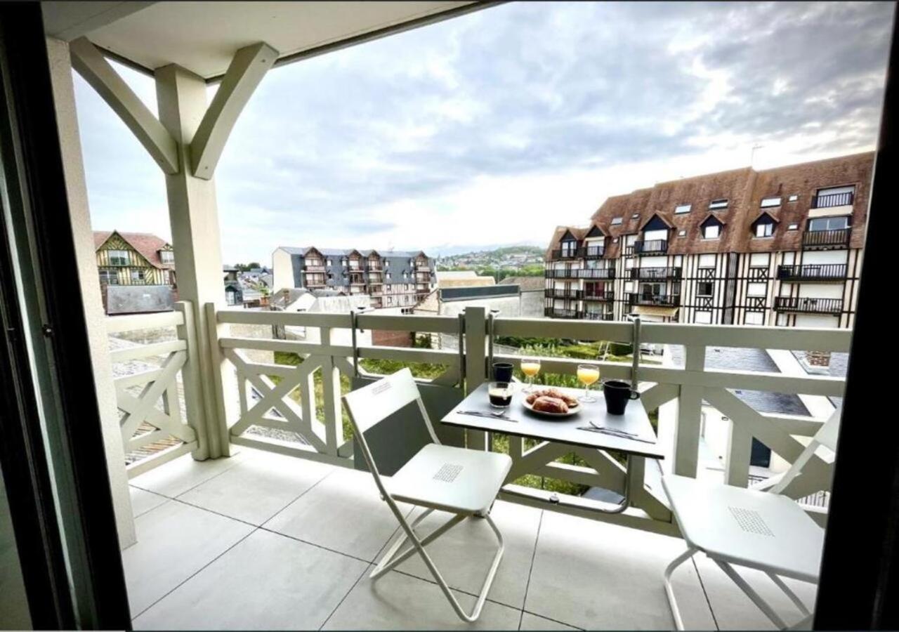 Sejour Authentique - Balcon, Parking & Wifi Ultra-Rapide Apartment Deauville Exterior photo